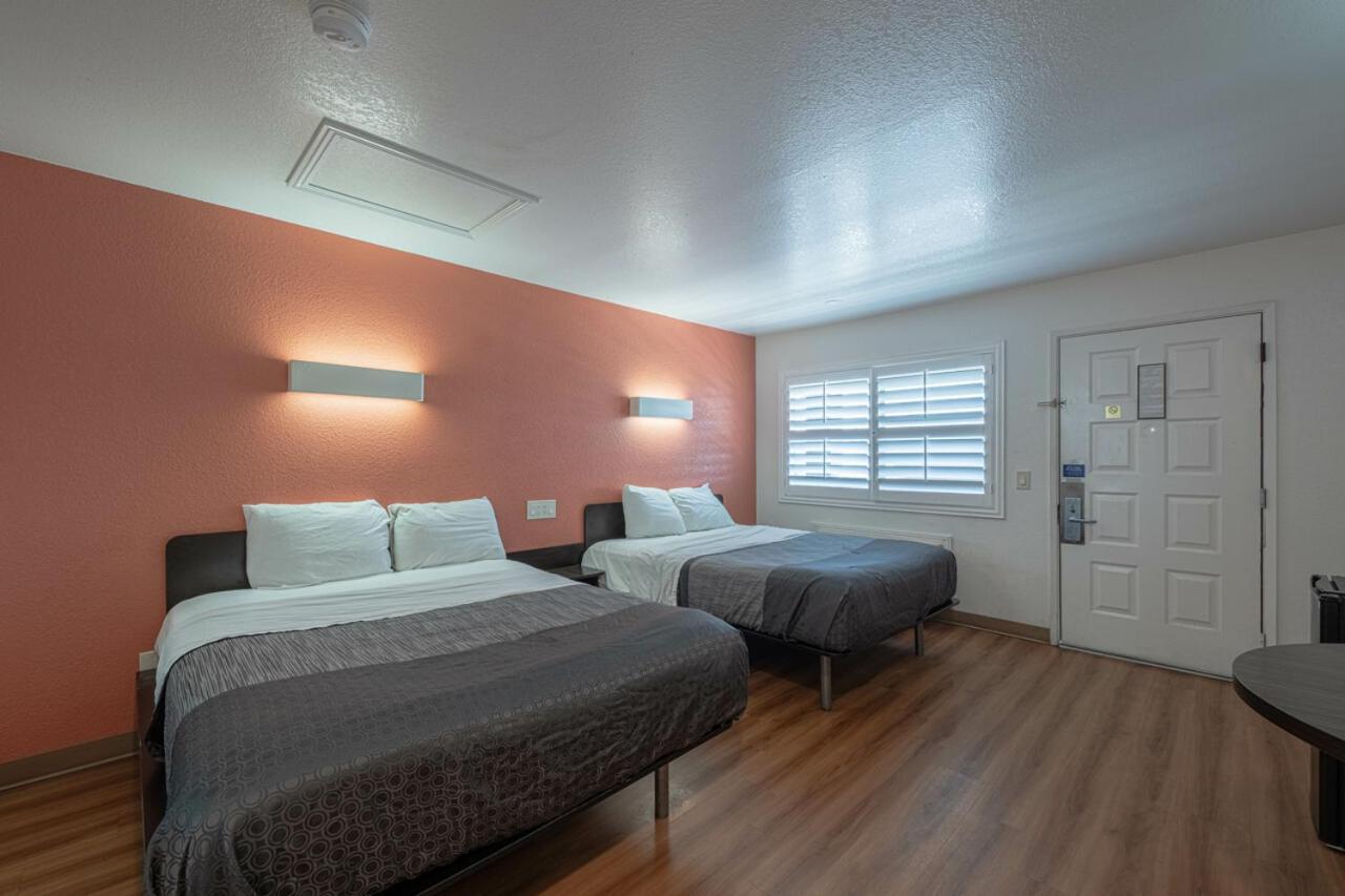Coastal Valley Inn Castroville Exterior foto