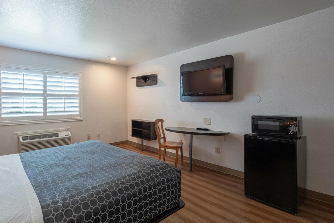 Coastal Valley Inn Castroville Exterior foto